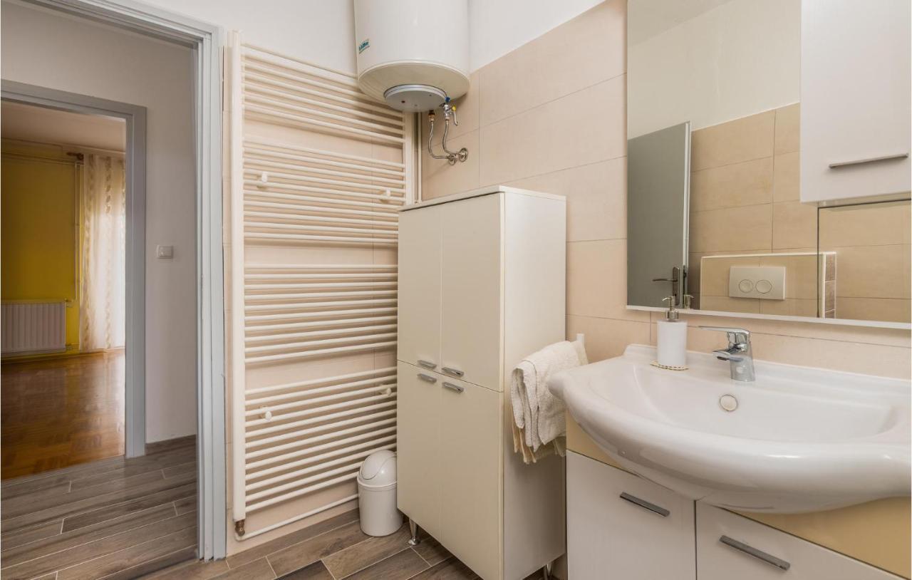 Stunning Apartment In Krk With Kitchen كرك المظهر الخارجي الصورة